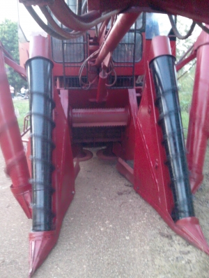 ขายรถตัดอ้อยสภาพพร้อมลงแปลงตัดได้เลย ไม่ต้องซ่อม ลดราคาพิเศษเหลือ4,000,000