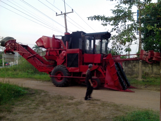 ขายรถตัดอ้อยสภาพพร้อมลงแปลงตัดได้เลย ไม่ต้องซ่อม ลดราคาพิเศษเหลือ4,000,000