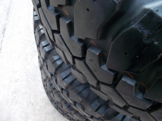 ขายยางมัด 255/85 ขอบ 16 ปี 09