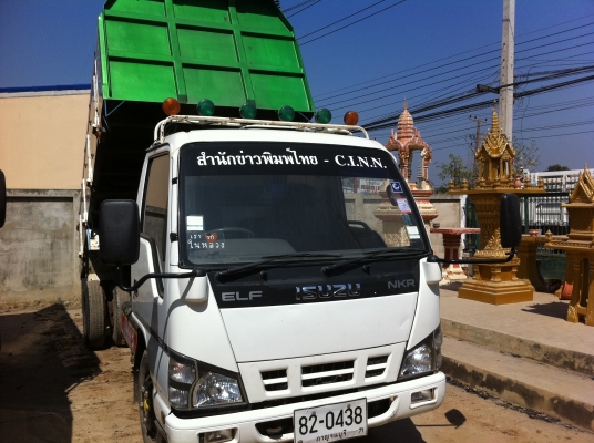 ขายรถบรรทุก 6 ล้อ ISUZU NKR ดั้ม ปี 49 ใช้มาแค่ 11xxxx กิโล กระบะอลูมิเนียม รถเดิมมาก ทะเบียนพร้อมโอน