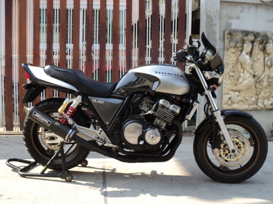 วุฒินนบุรี//(ปรับราคา)ฮอนด้าCB400sfสวยเครื่องสดๆแห้งๆท่อโยชิเสียงโหดๆคับ