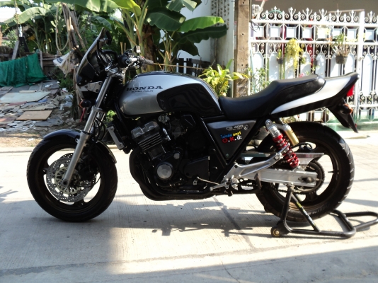วุฒินนบุรี//(ปรับราคา)ฮอนด้าCB400sfสวยเครื่องสดๆแห้งๆท่อโยชิเสียงโหดๆคับ