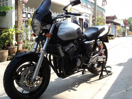 วุฒินนบุรี//(ปรับราคา)ฮอนด้าCB400sfสวยเครื่องสดๆแห้งๆท่อโยชิเสียงโหดๆคับ