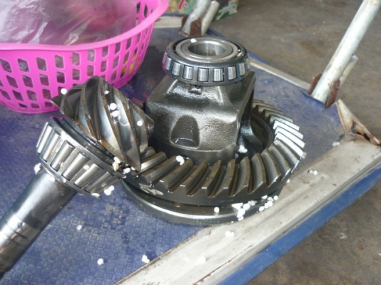 เฟืองท้าย นิสสัน แบบเปิดท้าย เบอร์ 9.37 หรือ 4.1 สภาพสวยไม่หอนเพราะถอดลงเมื่อเช้า