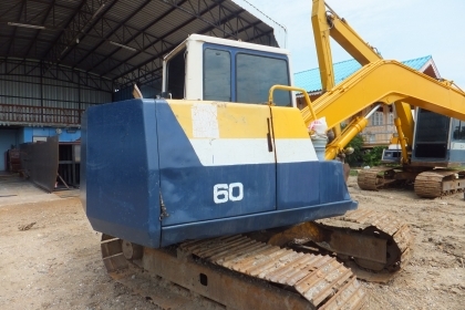 KOMATSU PC60-6 บูมยาว9เมตร ไฟฟ้าตัดเอวนิดหน่อยช่วงล่างเต็ม KOMATSU PC60-6 บูมยาว9เมตร ไฟฟ้าตัดเอวนิดหน่อยช่วงล่างเต็ม