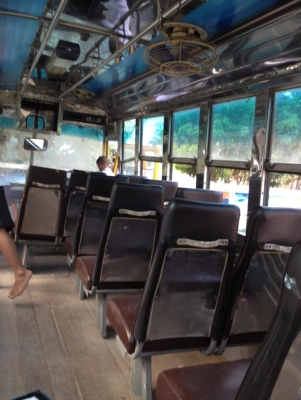 มินิบัส isuzu 4 สูบ 110แรงม้า  ทะเบียนขาด 3ปี  ราคาพิเศษ 250,000ถ้วน   เครื่องนิ่งมาก