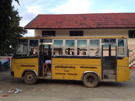 มินิบัส isuzu 4 สูบ 110แรงม้า  ทะเบียนขาด 3ปี  ราคาพิเศษ 250,000ถ้วน   เครื่องนิ่งมาก