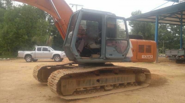รถแบคโฮ HlTACHl  200 - 3      สนใจติดต่อ 081 - 6079515