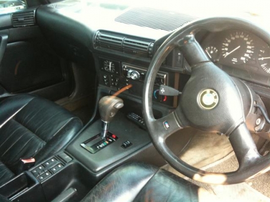 1990 BMW, 525 i โฉม E34 สีดำ เกียร์ออโต้ ติดแก๊ส LPG ทะเบียน กรุงเทพฯ