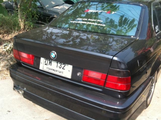 1990 BMW, 525 i โฉม E34 สีดำ เกียร์ออโต้ ติดแก๊ส LPG ทะเบียน กรุงเทพฯ
