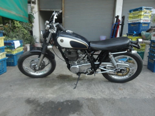 ขาย Sr400 ปี96 ประกอบใหม่ ทรงTracker ท่อเมกาโฟน ปัดเงาทั้งคัน : 46,000.- อินวอย์+ป้ายแดง