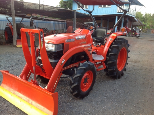 ปัญญาแทรคเตอร์มาแล้ว...จัดมาให้ครับ คูโบต้า L3408ใบมีดคานบน SD 160 เล่มทะเบียนพร้อม