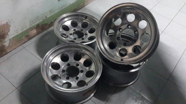 แม็กขอบ 16x8 ออฟ0 ไม่คด ไม่ดุ้ง สภาพสวยๆ