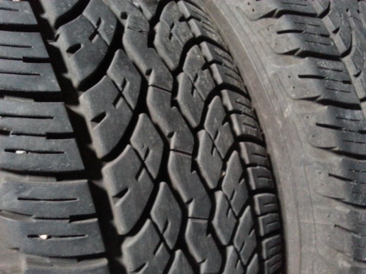 ขายยาง255/70/15ปลายปี13สวยๆครับ