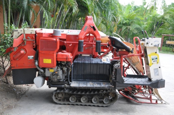 ขายรถ เกี่ยว-นวด ล้อตีนตะขาบ yanmar สภาพสวยเดิมจากญี่ปุ่น 45,000เท่านั้น!!