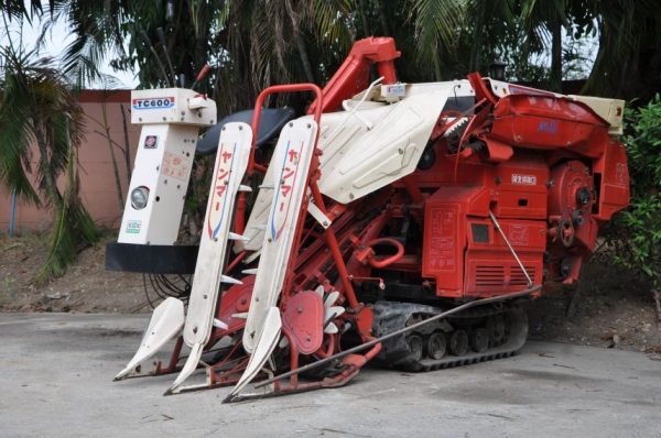 ขายรถ เกี่ยว-นวด ล้อตีนตะขาบ yanmar สภาพสวยเดิมจากญี่ปุ่น 45,000เท่านั้น!!