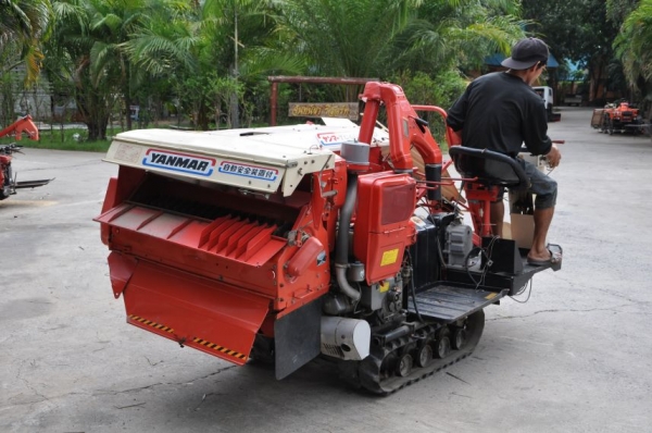 ขายรถ เกี่ยว-นวด ล้อตีนตะขาบ yanmar สภาพสวยเดิมจากญี่ปุ่น 45,000เท่านั้น!!