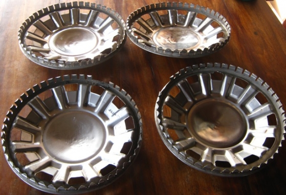 มีฝาครอบล้อสแตนเลส toyota ขอบ 13 มาขายคร๊าบ1150 บาทพร้อมส่ง 0870344663