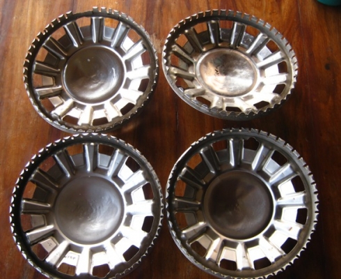 มีฝาครอบล้อสแตนเลส toyota ขอบ 13 มาขายคร๊าบ1150 บาทพร้อมส่ง 0870344663