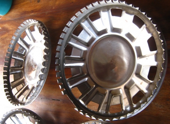 มีฝาครอบล้อสแตนเลส toyota ขอบ 13 มาขายคร๊าบ1150 บาทพร้อมส่ง 0870344663