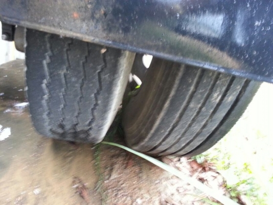 รถฮีโน่ 10 ล้อ หัวลาก 260 แรงม้า. ปี 53 ( ติดแก๊ส )  สนใจติดต่อ 081 - 6079515