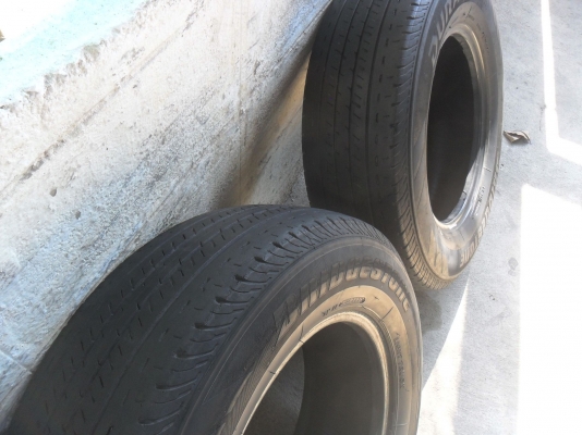 ยาง BRIDGESTONE ดูราวิท 215/70R15 ปี10 สวยๆ 1 คู่ ราคา 1400 บาท