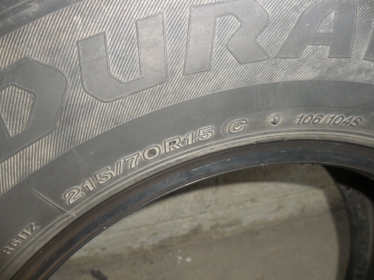 ยาง BRIDGESTONE ดูราวิท 215/70R15 ปี10 สวยๆ 1 คู่ ราคา 1400 บาท