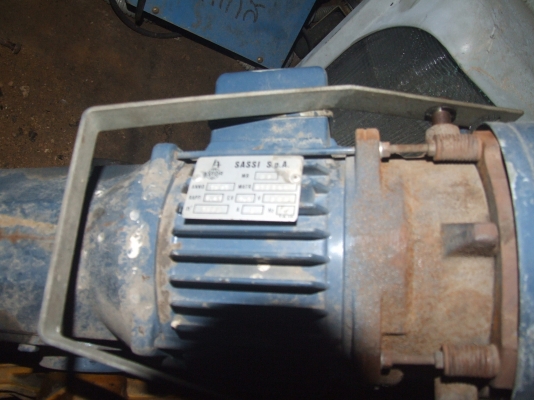 ชุดมอเตอร์เกียร์ทดพร้อมเบรคเป็นชุดใช้กับลิฟท์ยกของในตึกเป็นมอเตอร์3แรงมีเบรคไฟฟ้าในตัวพร้อมแท่นยึดทุกอย่าง