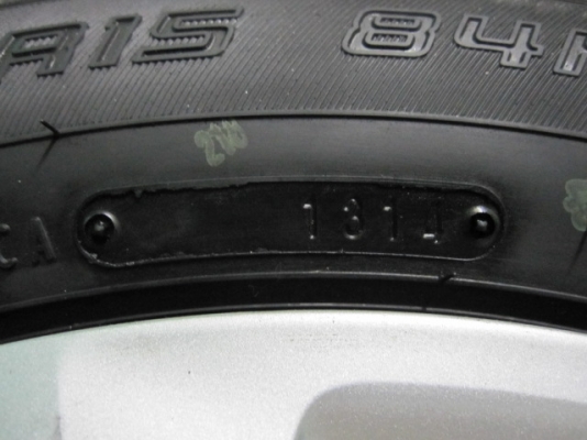 ขายยางป้ายแดง 185 60R 15 พร้อมกะทะและฝาครอบ Vios ขอบ 15 ปี 14