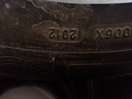 ขายยางมิสลิน215/70/15   ปี12สวยขายถูก3500