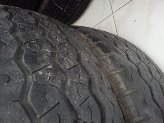 ขายยางถูกๆ215/70/15บริสโตนลายงูปี11สวย3000