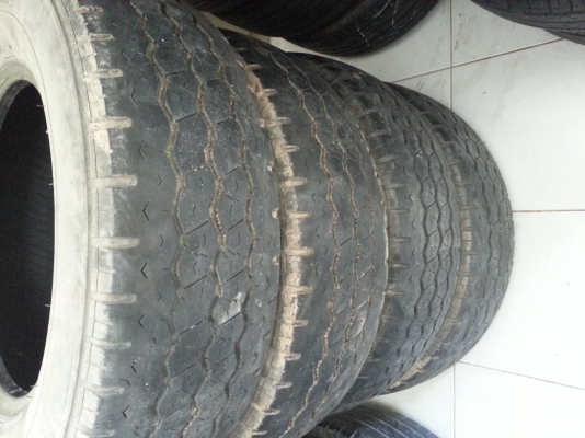 ขายยางถูกๆ215/70/15บริสโตนลายงูปี11สวย3000