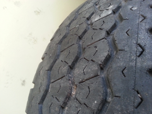 ขายยางถูกๆ215/70/15บริสโตนลายงูปี11สวย3000