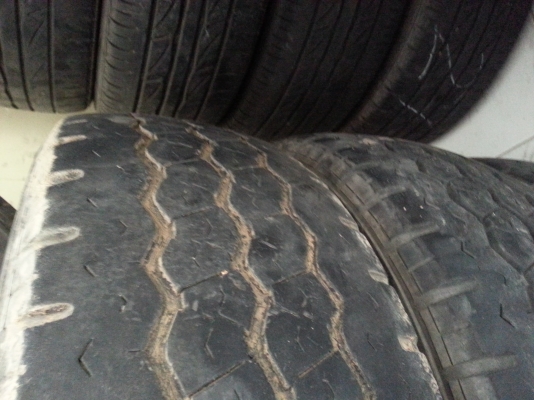 ขายยางถูกๆ215/70/15บริสโตนลายงูปี11สวย3000