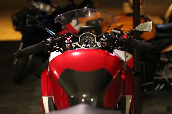 cbr250i ปี2010 ของแต่งเกินคุ้ม  เฉพาะท่อ2หมื่นกว่า