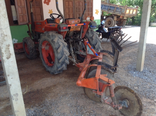 ขายรถไถคูโบต้า L3408 4W ปี 51 สภาพสวยพร้อมใช้งาน มีผานดันหน้า ผาน 5 และโรตารี เอกสารทะเบียนครบครับ ราคาต่อรองได้