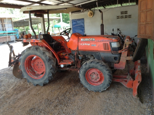 ขายรถไถคูโบต้า L3408 4W ปี 51 สภาพสวยพร้อมใช้งาน มีผานดันหน้า ผาน 5 และโรตารี เอกสารทะเบียนครบครับ ราคาต่อรองได้