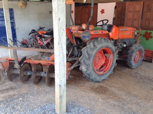 ขายรถไถคูโบต้า L3408 4W ปี 51 สภาพสวยพร้อมใช้งาน มีผานดันหน้า ผาน 5 และโรตารี เอกสารทะเบียนครบครับ ราคาต่อรองได้