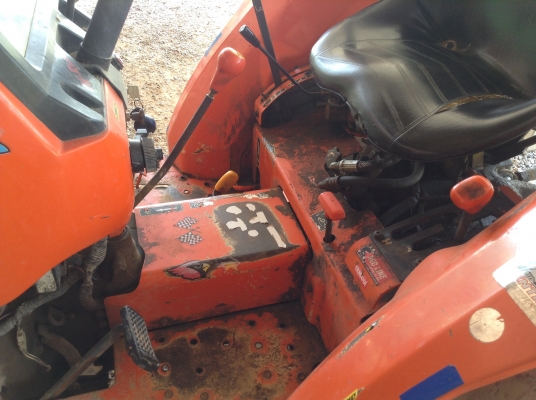 ขายรถไถคูโบต้า L3408 4W ปี 51 สภาพสวยพร้อมใช้งาน มีผานดันหน้า ผาน 5 และโรตารี เอกสารทะเบียนครบครับ ราคาต่อรองได้