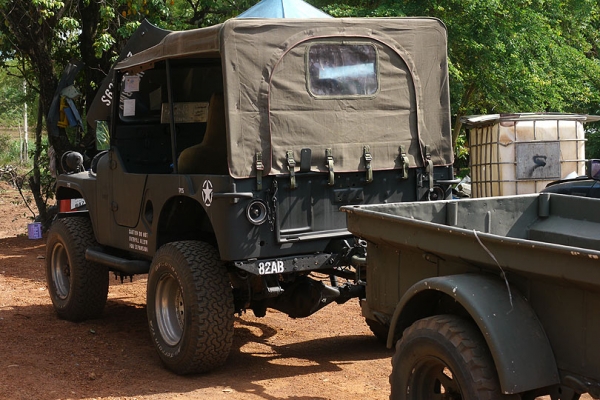 ขาย..หลังคาผ้าใบรถ Jeep พร้อมโครงและที่ยึดครบชุด ขาย..หลังคาผ้าใบรถ Jeep พร้อมโครงและที่ยึดครบชุด