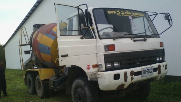 ขายรถ 10 ล้อโม่ปูน NISSAN CM30 ใส่หัวเก๋ง CWM430 ลงเล่มแล้ว ราคา 780000