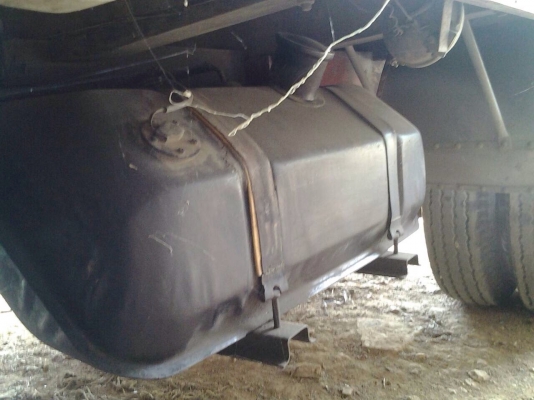 ขายบรรทุกหกล้อ HINO KM777 เครื่อง WO4D - 117 แรง เกียร์ HO ทะเบียนขาด 2 ปี