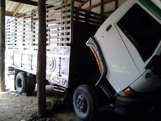 ขายบรรทุกหกล้อ HINO KM777 เครื่อง WO4D - 117 แรง เกียร์ HO ทะเบียนขาด 2 ปี