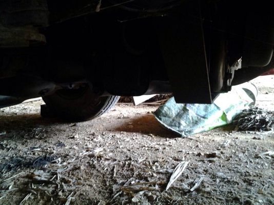 ขายบรรทุกหกล้อ HINO KM777 เครื่อง WO4D - 117 แรง เกียร์ HO ทะเบียนขาด 2 ปี