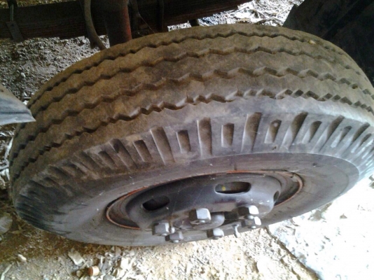 ขายบรรทุกหกล้อ HINO KM777 เครื่อง WO4D - 117 แรง เกียร์ HO ทะเบียนขาด 2 ปี