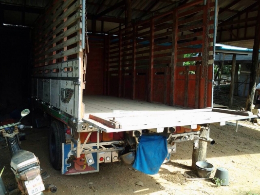 ขายบรรทุกหกล้อ HINO KM777 เครื่อง WO4D - 117 แรง เกียร์ HO ทะเบียนขาด 2 ปี