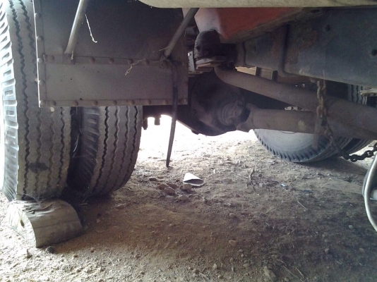 ขายบรรทุกหกล้อ HINO KM777 เครื่อง WO4D - 117 แรง เกียร์ HO ทะเบียนขาด 2 ปี