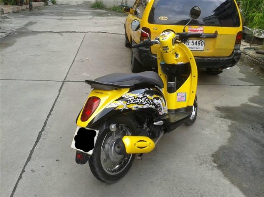ขาย Honda Scoopy i สีเหลือง-ดำ ปี2555 ราคา19000บาท ลดได้นะครับ
