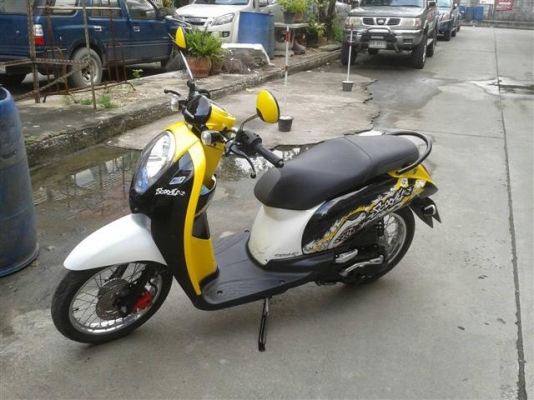 ขาย Honda Scoopy i สีเหลือง-ดำ ปี2555 ราคา19000บาท ลดได้นะครับ