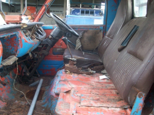 ขาย 4 ล้อกลาง เครื่อง  88  แรง 4 j b 1  เครื่องดีมากครับ  ลดราคา65000  ขับกลับใด้เลยครับ